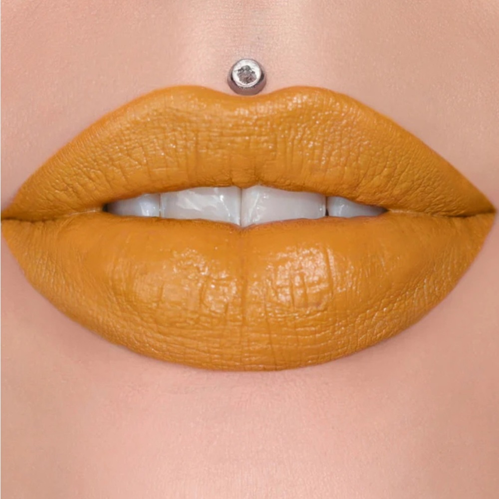 2/$20 💥 NEW (Extend The Olive Branch) Jeffree Star Velvet Trap Lipstick (4132)